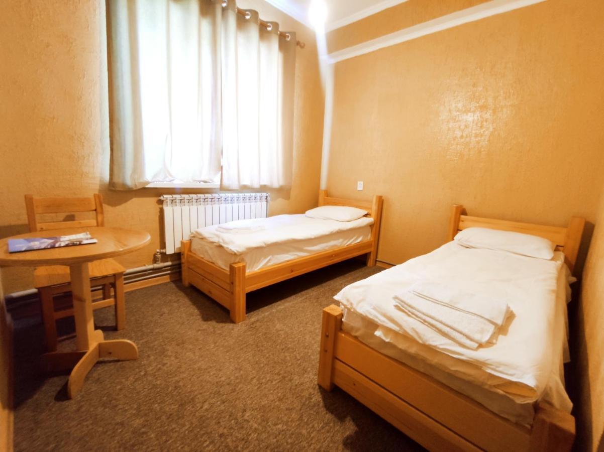 Silkroad Guesthouse Biszkek Zewnętrze zdjęcie