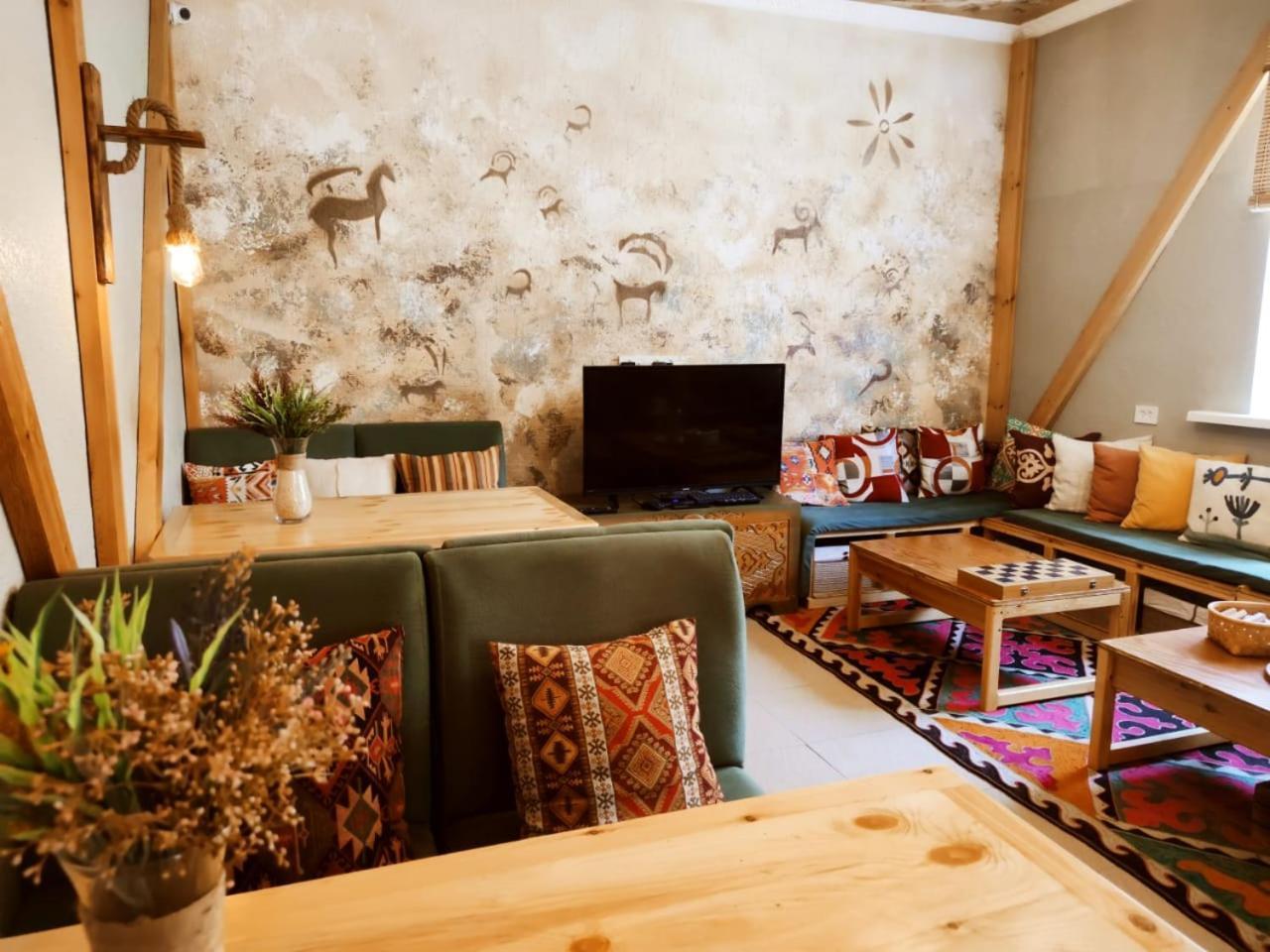 Silkroad Guesthouse Biszkek Zewnętrze zdjęcie