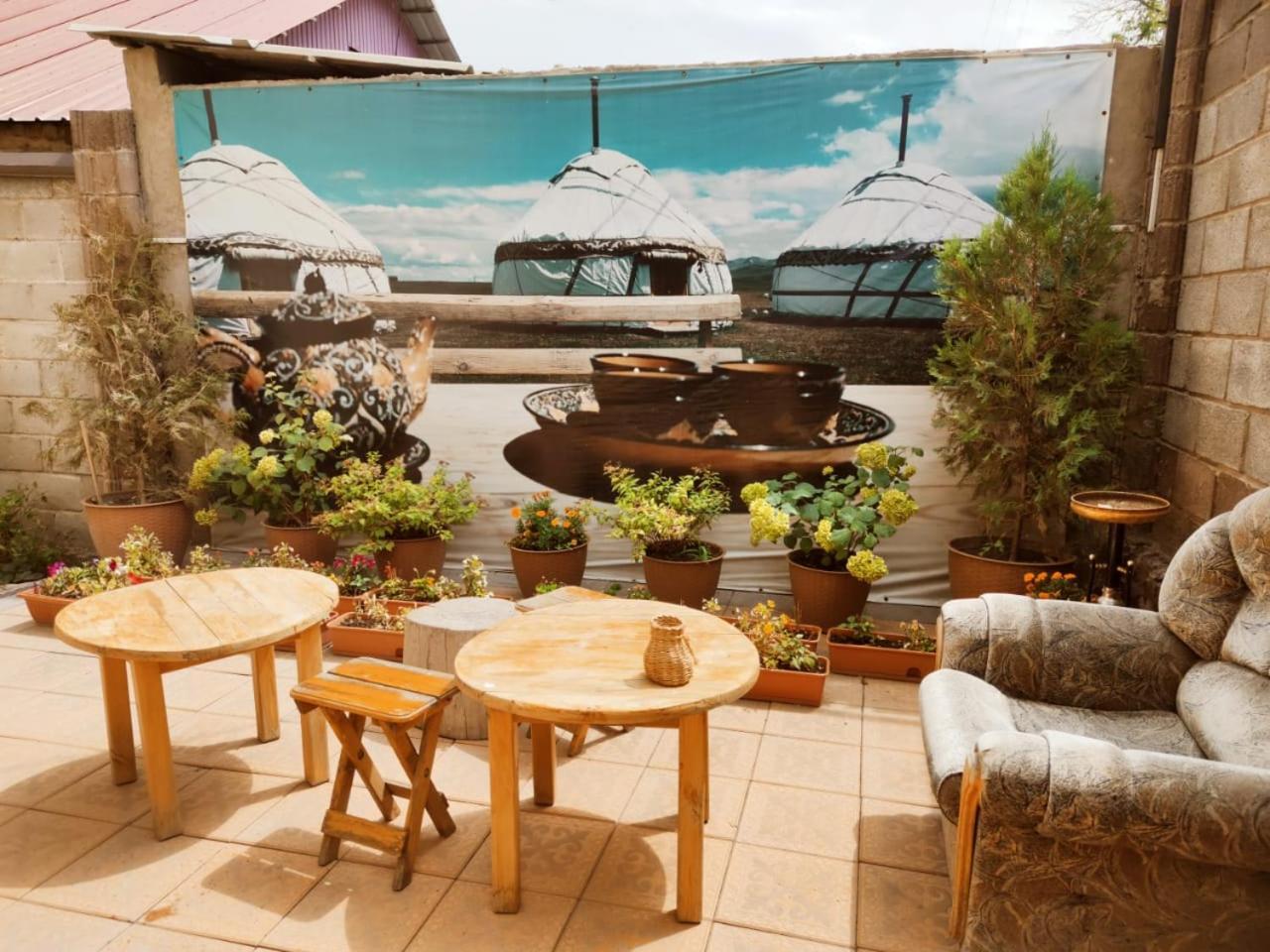 Silkroad Guesthouse Biszkek Zewnętrze zdjęcie