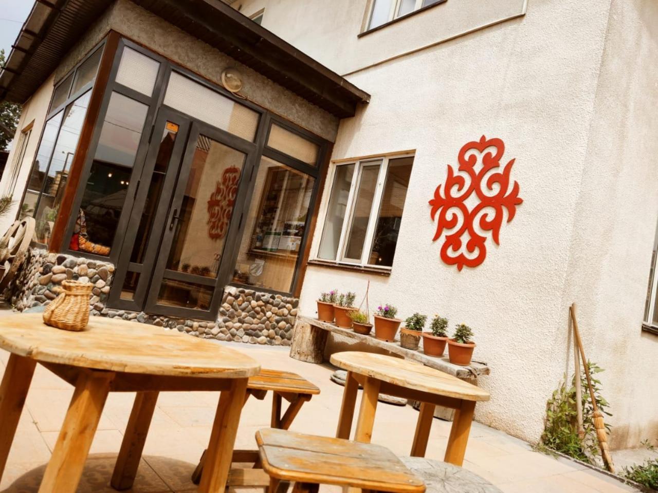 Silkroad Guesthouse Biszkek Zewnętrze zdjęcie